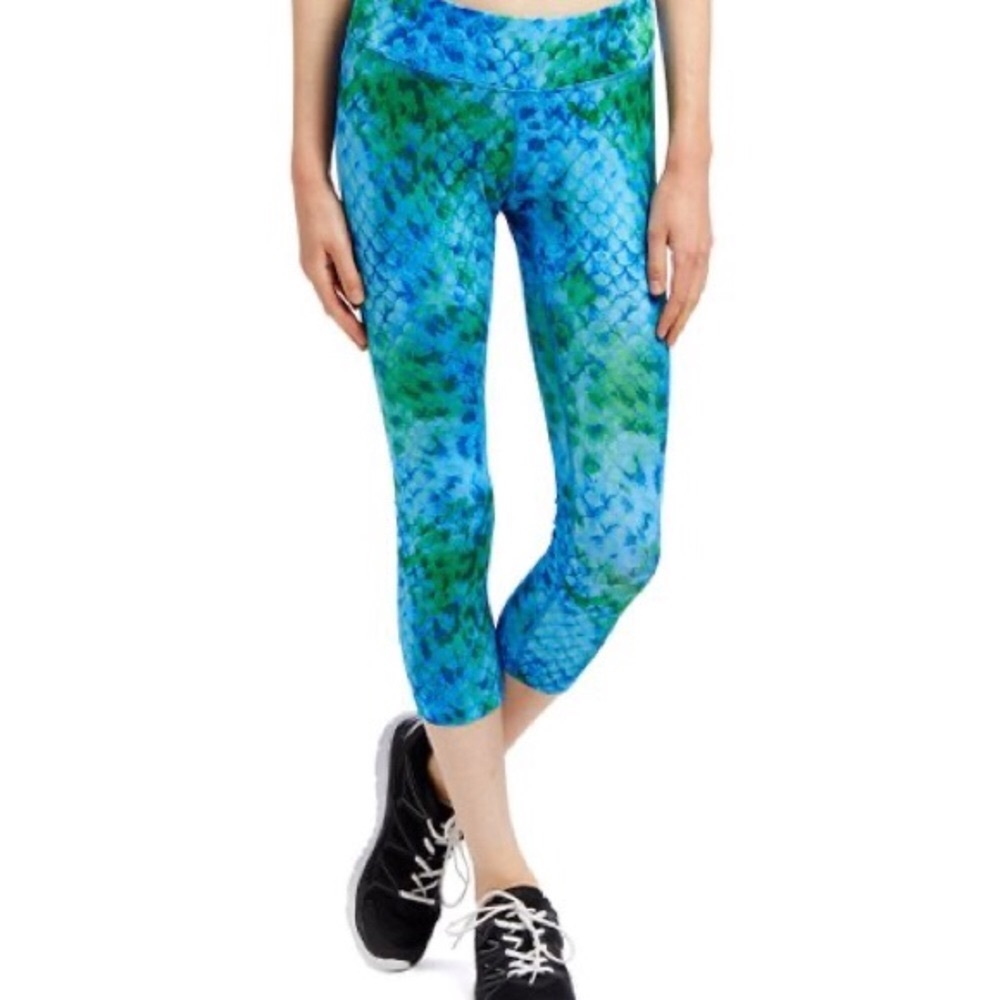 Women’s Steve Madden Mermaid Quick Dry 3/4 Cropped athletic leggings size S